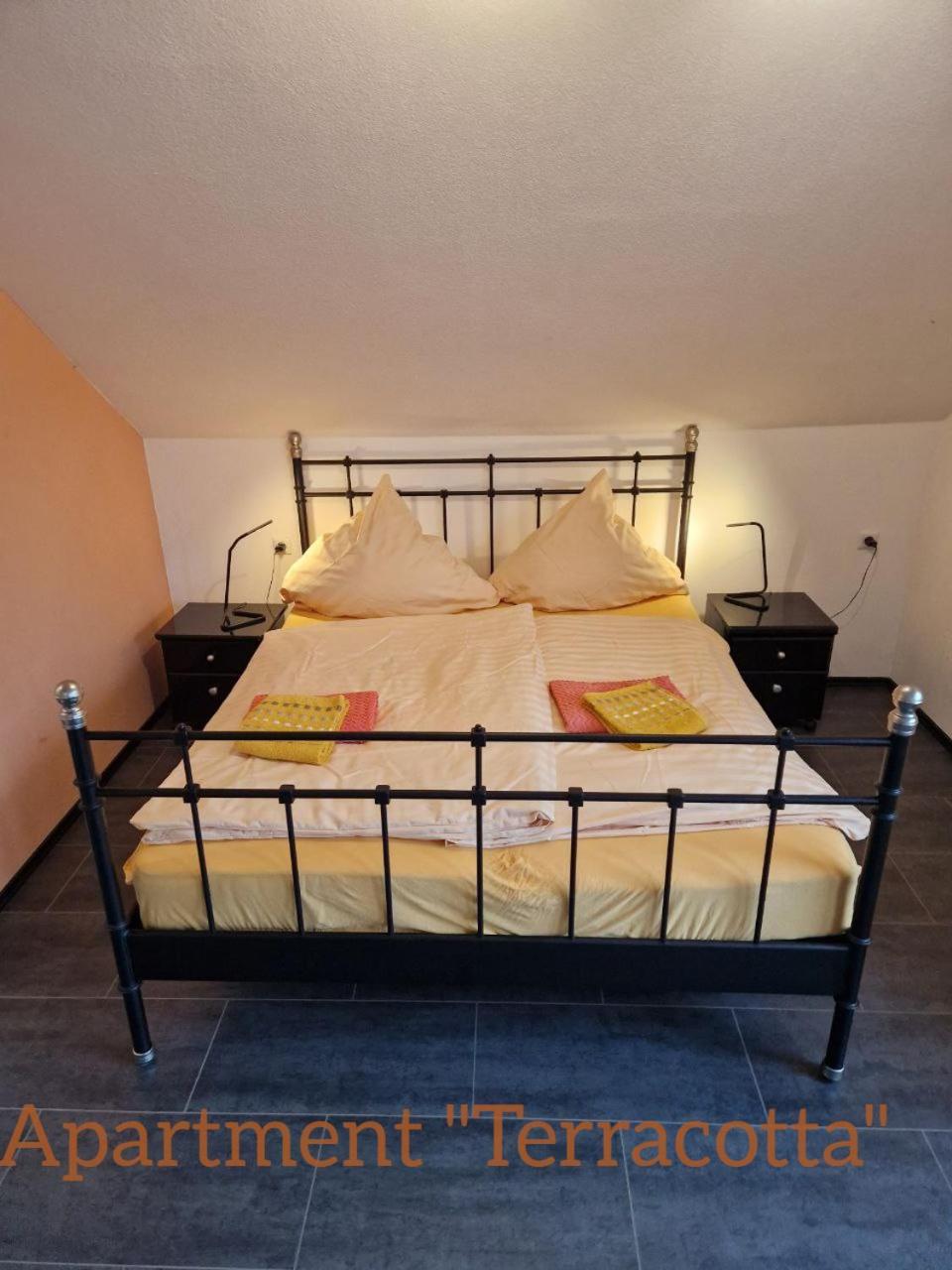 Appartamento Weingut Im Moselkrampen Ellenz-Poltersdorf Esterno foto